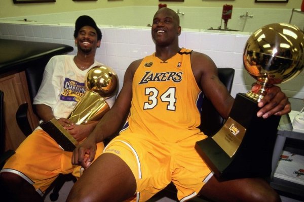 Lakers đã đổi chủ với giá 10 t