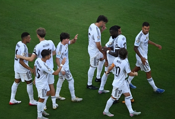 Real Madrid yêu cầu trò chơi đ